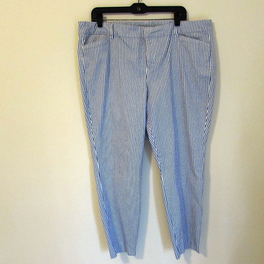 Old Navy Blue & white pin striped pants size 16